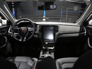 2020款PLUS 1.6L CVT 4G互联荣耀至尊版 内饰全景