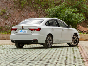 2020款PLUS 1.6L 手动4G互联荣耀旗舰版 整体外观