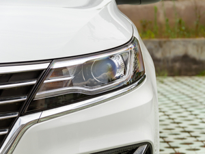 2020款PLUS 1.6L 手动4G互联荣耀旗舰版 大灯