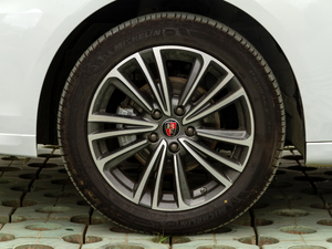 2020款PLUS 1.6L 手动4G互联荣耀旗舰版 轮圈