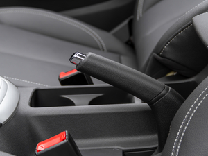 2020款PLUS 1.6L 手动4G互联荣耀旗舰版 驻车制动器