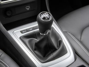 2020款PLUS 1.6L 手动4G互联荣耀旗舰版 换挡杆