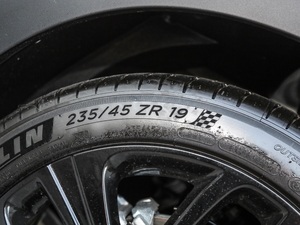 2020PLUS 300TGI ԄAlis ݆̥ߴ