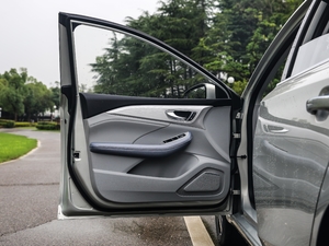 2020款620km 智尊版 驾驶位车门
