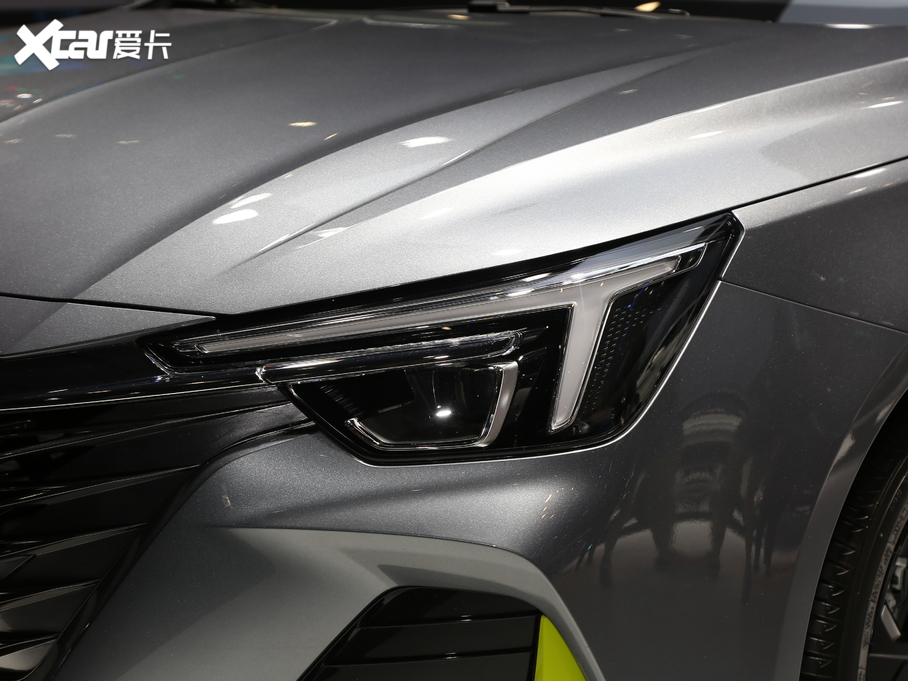 2020si6 MAX 300TGI ԄˬĻ{Supreme