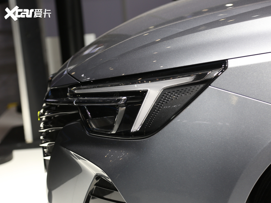 2020si6 MAX 300TGI ԄˬĻ{Supreme