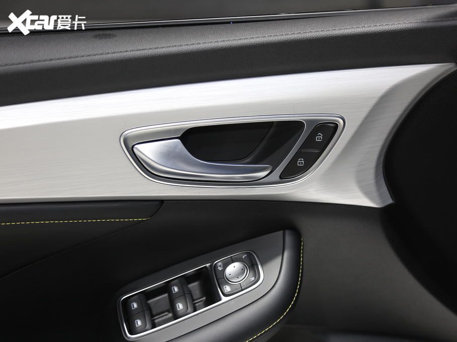 2020si6 MAX 300TGI ԄˬĻ{Supreme