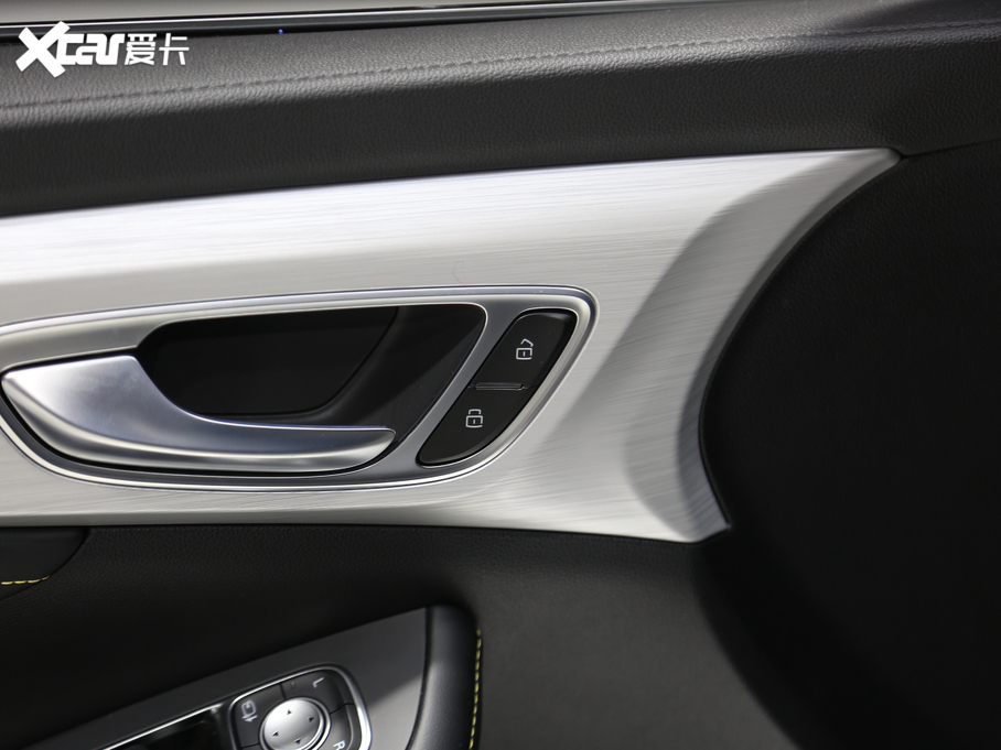 2020si6 MAX 300TGI ԄˬĻ{Supreme