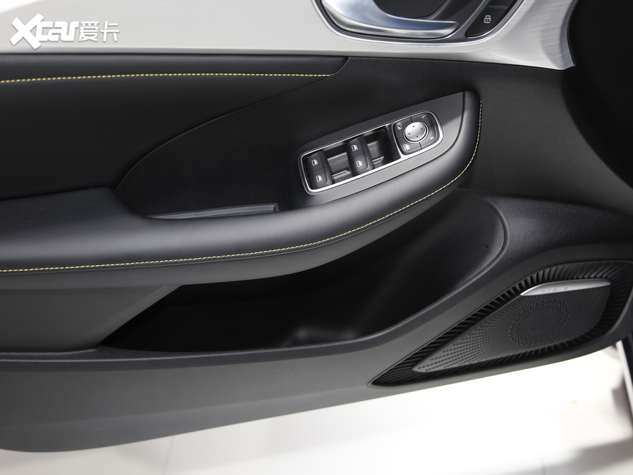 2020si6 MAX 300TGI ԄˬĻ{Supreme