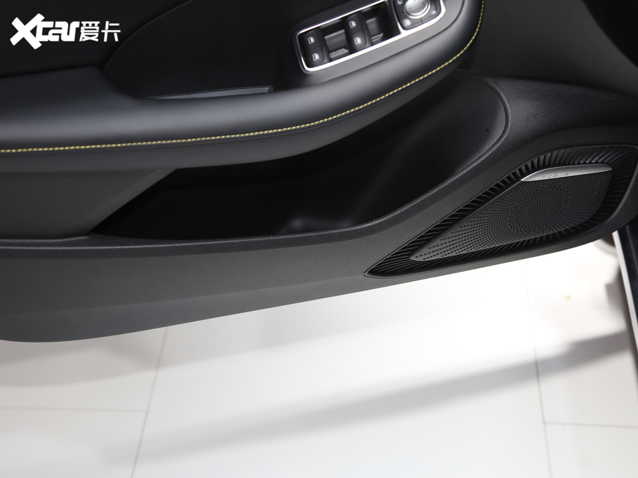 2020si6 MAX 300TGI ԄˬĻ{Supreme