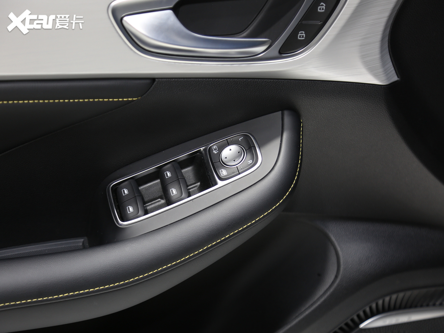 2020si6 MAX 300TGI ԄˬĻ{Supreme