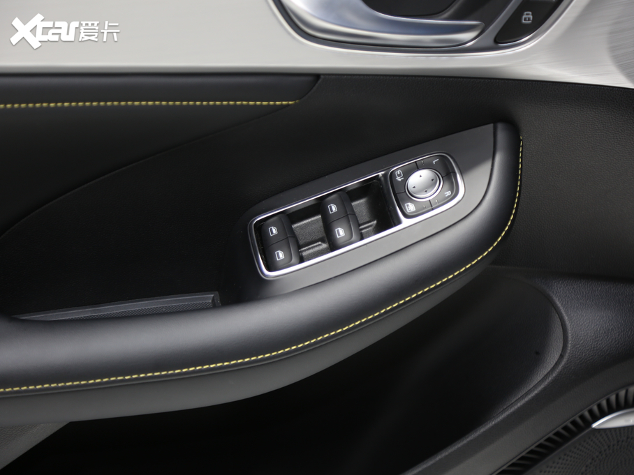 2020si6 MAX 300TGI ԄˬĻ{Supreme