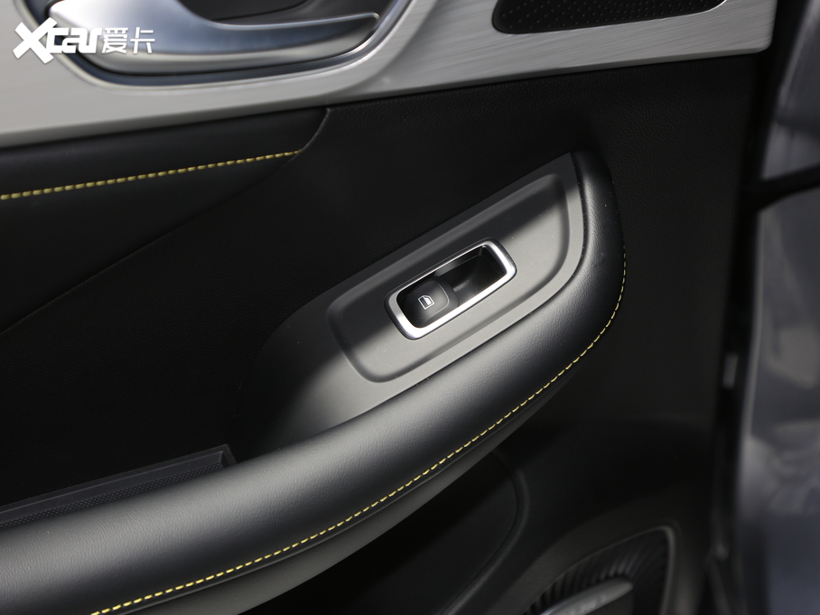 2020si6 MAX 300TGI ԄˬĻ{Supreme