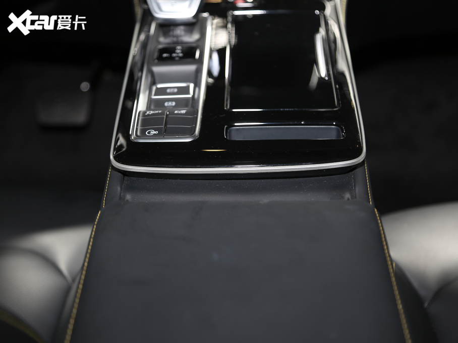 2020si6 MAX 300TGI ԄˬĻ{Supreme