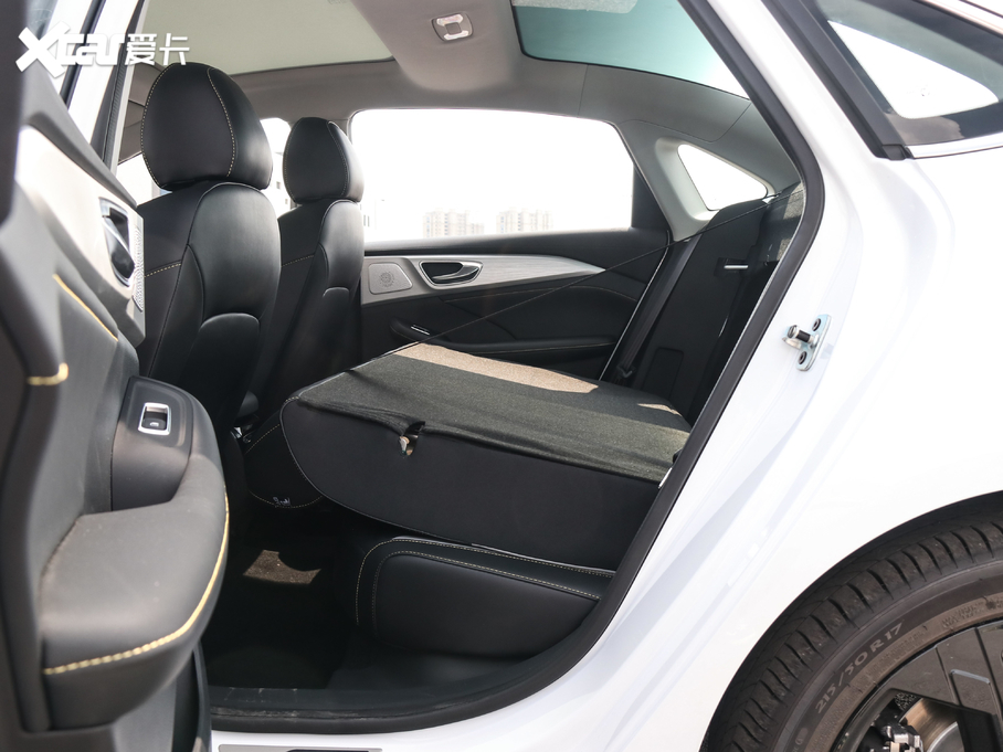 2020si6 MAX 300TGI ԄˬĻ{Supreme