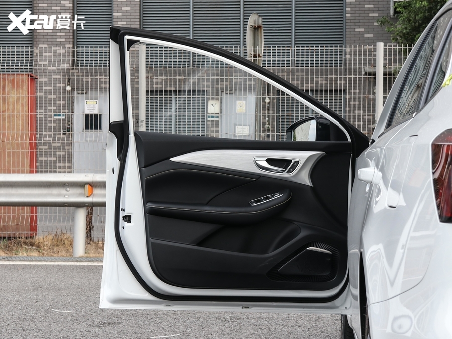 2020si6 MAX 300TGI ԄˬĻ{Supreme