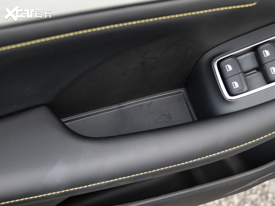 2020si6 MAX 300TGI ԄˬĻ{Supreme