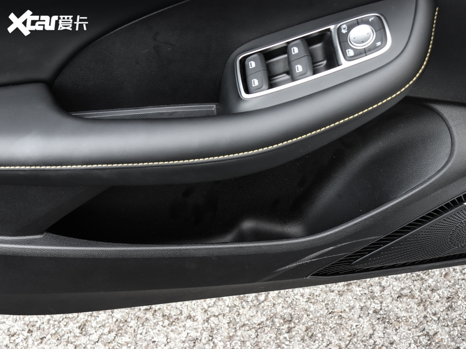 2020si6 MAX 300TGI ԄˬĻ{Supreme