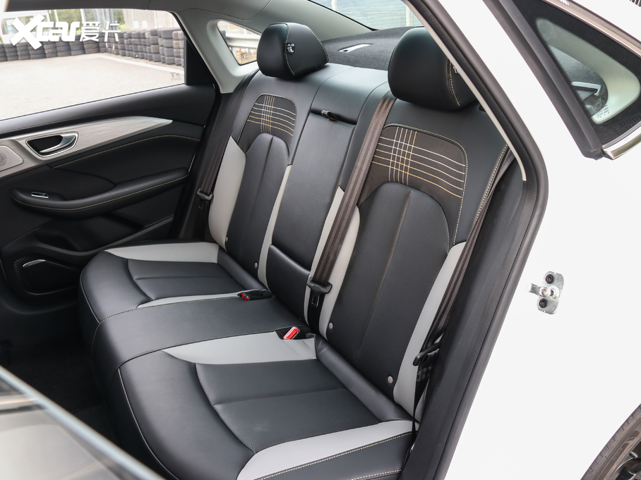 2020si6 MAX 300TGI ԄˬĻ{Supreme