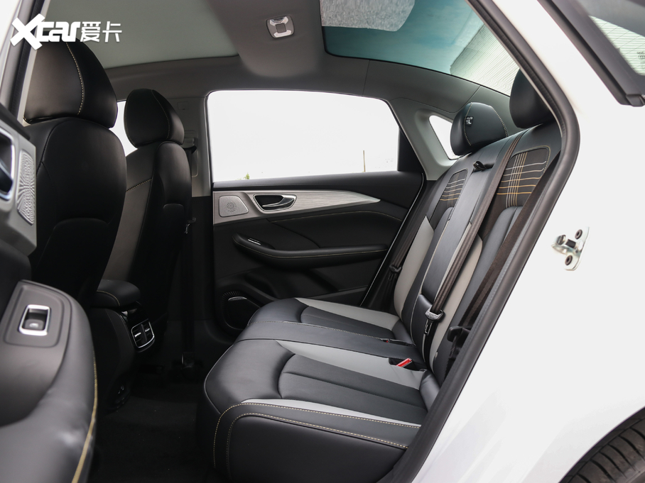 2020si6 MAX 300TGI ԄˬĻ{Supreme