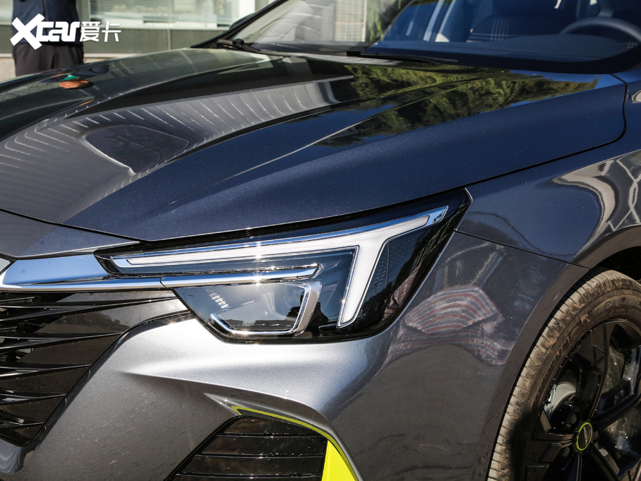 2020si6 MAX 300TGI ԄˬĻ{Supreme