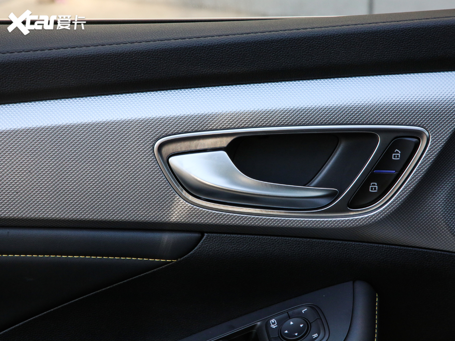 2020si6 MAX 300TGI ԄˬĻ{Supreme