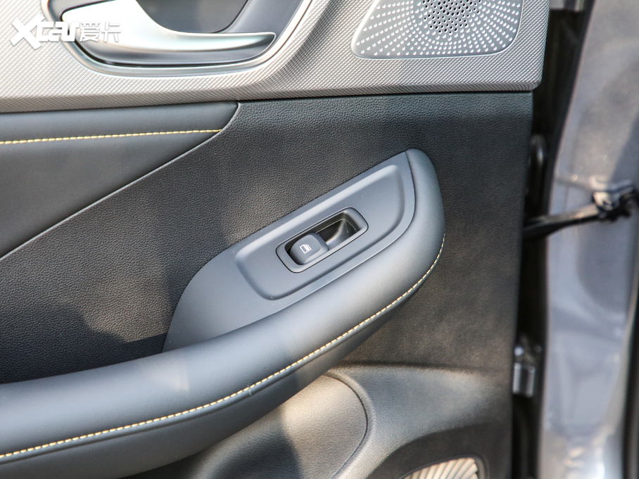 2020si6 MAX 300TGI ԄˬĻ{Supreme