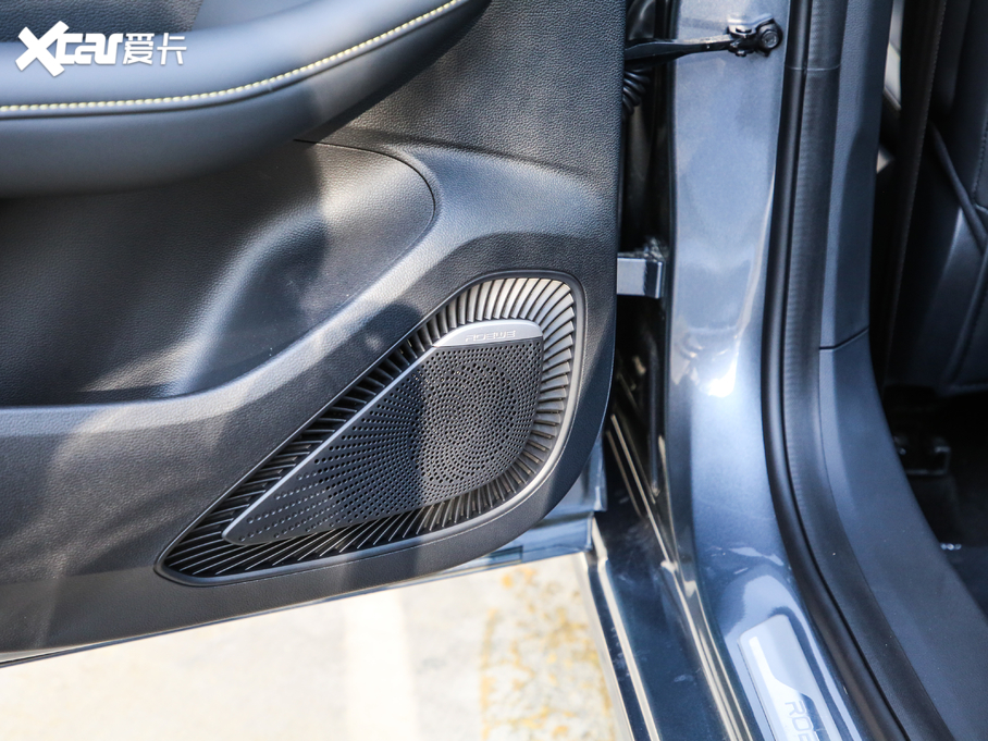 2020si6 MAX 300TGI ԄˬĻ{Supreme