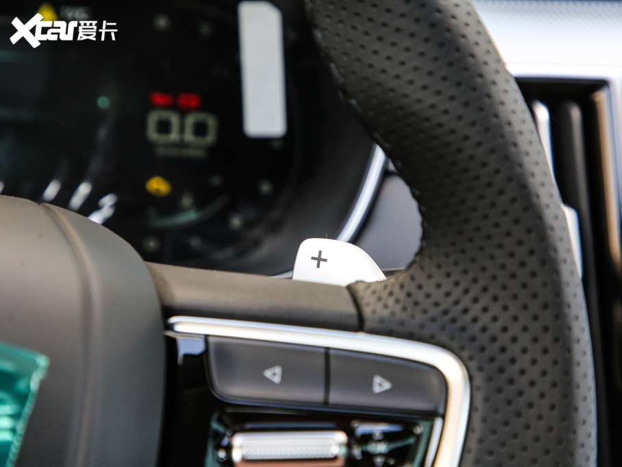 2020si6 MAX 300TGI ԄˬĻ{Supreme