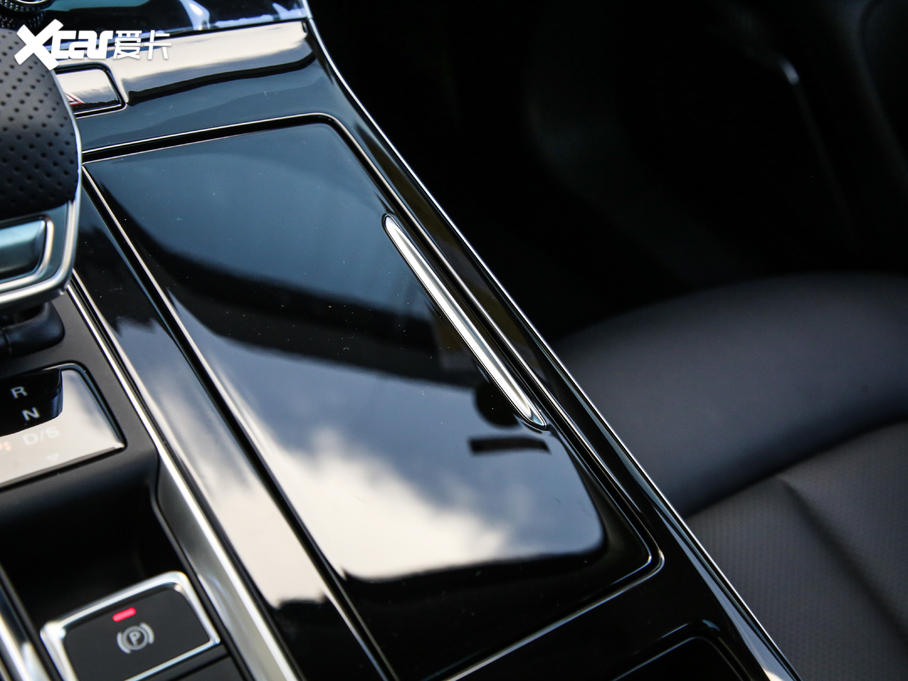 2020si6 MAX 300TGI ԄˬĻ{Supreme