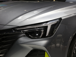 2020300TGI ԄˬĻ{Supreme ^