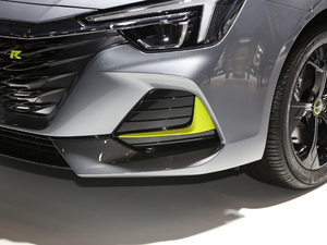 2020300TGI ԄˬĻ{Supreme ^