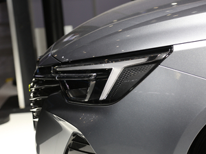 2020300TGI ԄˬĻ{Supreme ^