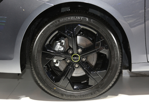 2020300TGI ԄˬĻ{Supreme ^