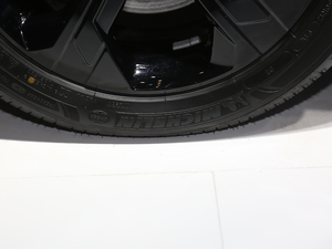 2020300TGI ԄˬĻ{Supreme ^