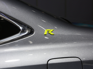 2020300TGI ԄˬĻ{Supreme ^