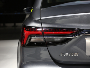 2020300TGI ԄˬĻ{Supreme ^