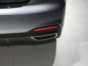 2020300TGI ԄˬĻ{Supreme ^