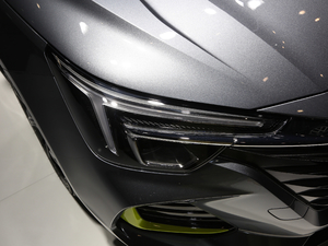 2020300TGI ԄˬĻ{Supreme ^