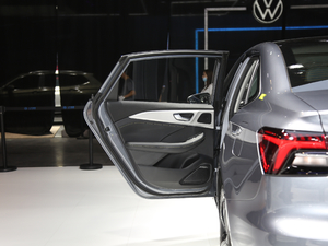 2020300TGI ԄˬĻ{Supreme g