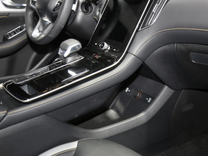 2020300TGI ԄˬĻ{Supreme п؅^