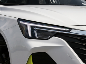 2020300TGI ԄˬĻ{Supreme ^