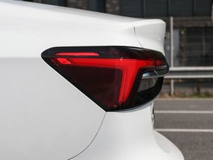 2020300TGI ԄˬĻ{Supreme ^