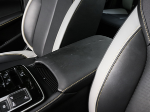 2020300TGI ԄˬĻ{Supreme 