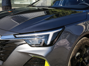 2020300TGI ԄˬĻ{Supreme ^