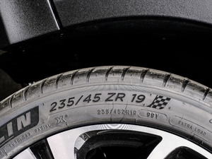 2020PLUS 300TGI ԄAlis ݆̥ߴ