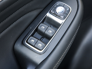 2021400TGI Supremeϵs {܇ƅ^	