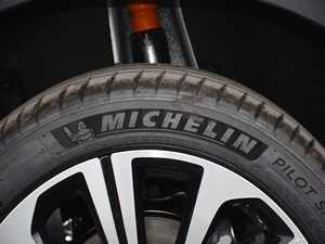 2021Supremeϵ 400TGI Ԅœs ݆̥Ʒ