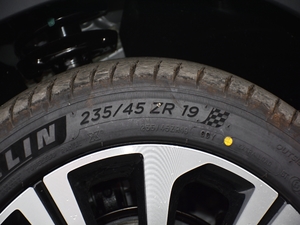 2021Supremeϵ 400TGI Ԅœs ݆̥ߴ