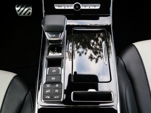 2021Supremeϵ 400TGI Ԅ п؅^